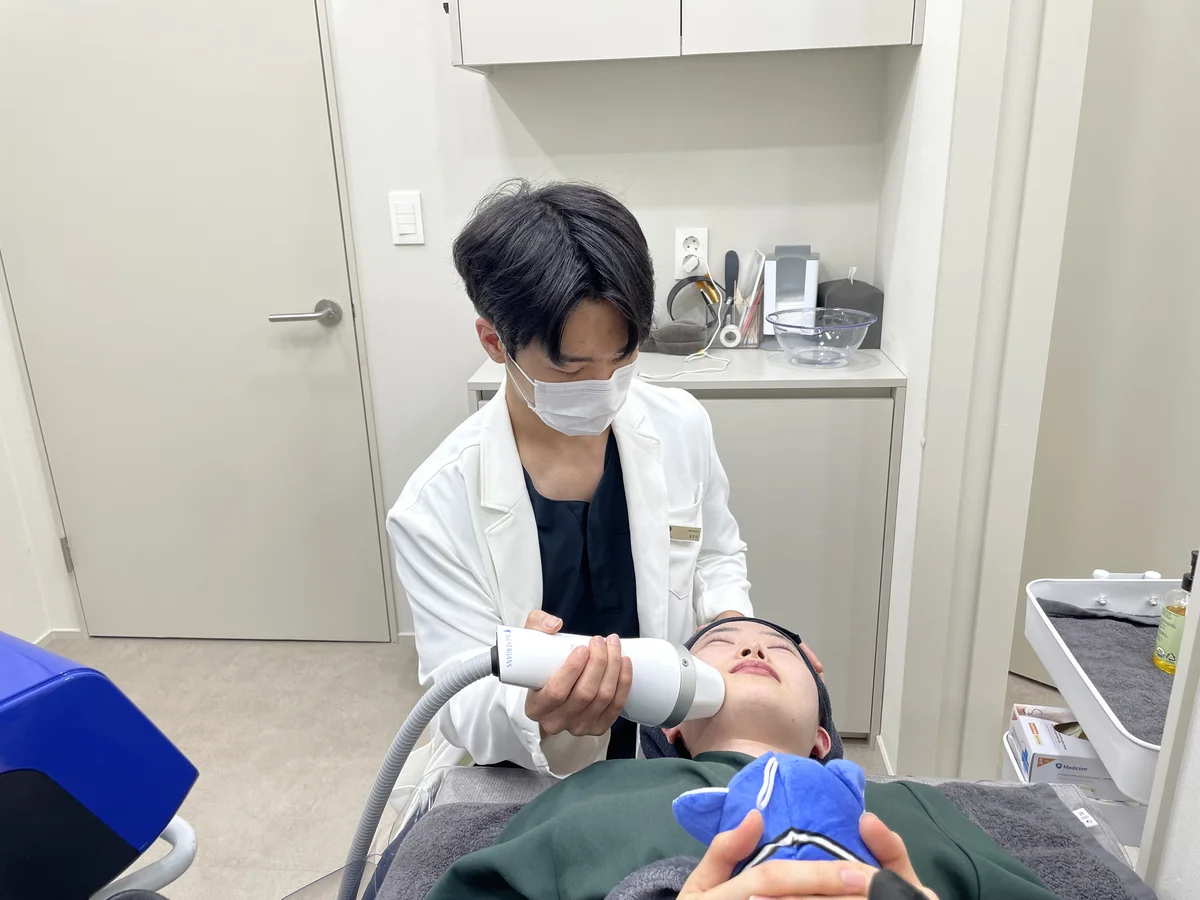 Whitening IV drip infusion in progress at RE:BERRY Gangnam clinic